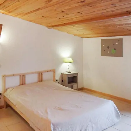 Holiday home Maison De 6 Chambres A Saint Fort Sur Gironde Avec Jardin Amenage Et Wifi A 20 Km De La Plage Saint-Fort-sur-Gironde
