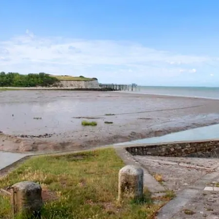 Holiday home Maison De 6 Chambres A Saint Fort Sur Gironde Avec Jardin Amenage Et Wifi A 20 Km De La Plage Saint-Fort-sur-Gironde